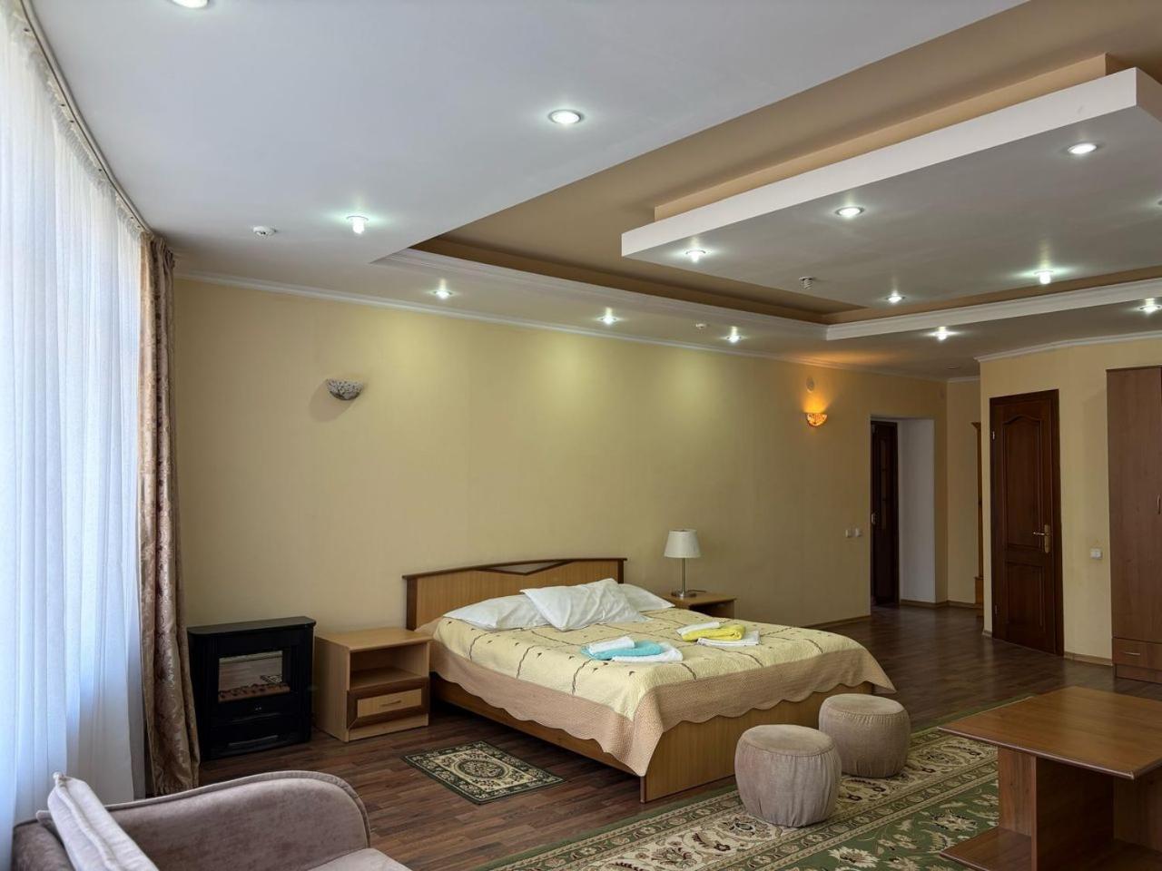 Tri Korony Otel Çolpan Ata Dış mekan fotoğraf