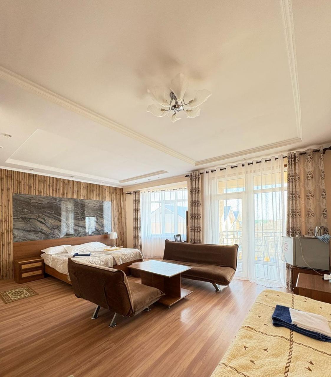 Tri Korony Otel Çolpan Ata Dış mekan fotoğraf
